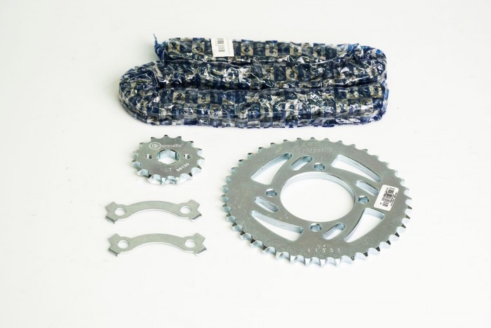 KIT CAJA CADENA - AKT EVO R3 150 4 HUECOS (PT40C-PD15C-428-H-132-C) NIQUELADA CASSARELLA