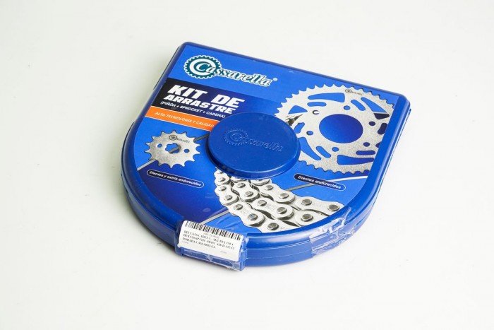 KIT CAJA CADENA - AKT RTX 150 4 HUECOS (PT42C-PD15C-428-H-132-C) DORADA CASSARELLA