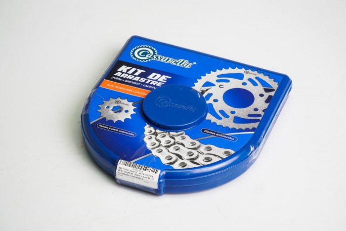 KIT CAJA CADENA - AKT EVO 150 4 HUECOS (PT38C-PD15C-CA428-H-132-C) DORADA CASSARELLA