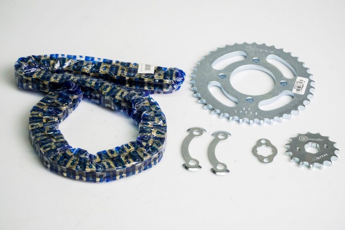 KIT CAJA CADENA - AKT EVO 150 4 HUECOS (PT38C-PD15C-CA428-H-132-C) DORADA CASSARELLA