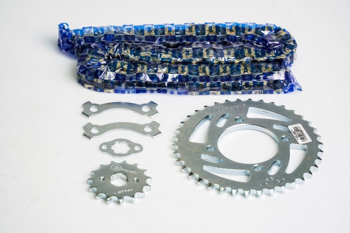 KIT CAJA CADENA - AKT SL 125 4 HUECOS (PT38C-PD15C-428-H-132-C) DORADA CASSARELLA