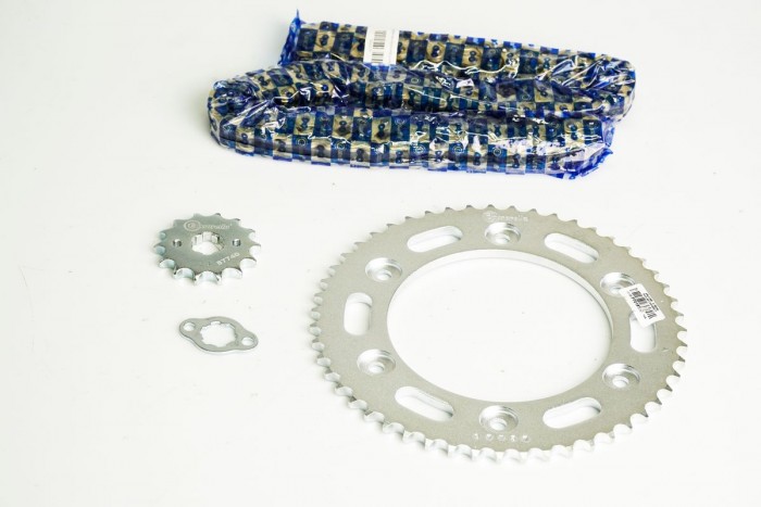 KIT CAJA CADENA - XR 150 L 6 HUECOS (PT51C-PD14C-428-H-132-C) DORADA CASSARELLA