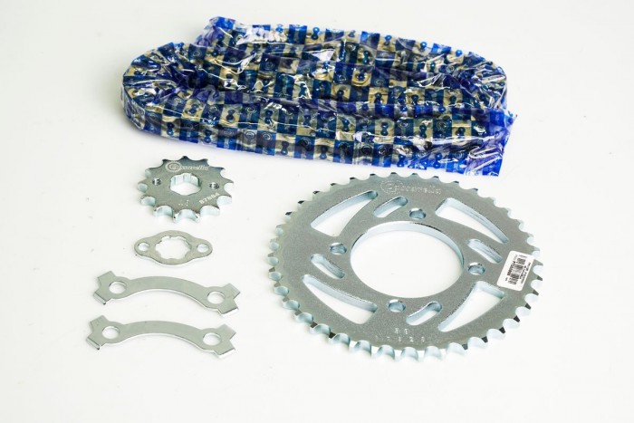 KIT CAJA CADENA - AKT SL 125 4 HUECOS (PT38C-PD13C-428--110-C) DORADA CASSARELLA