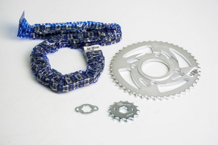 KIT CAJA CADENA - AKT TT 125 4 HUECOS (PT46 - PD14C-428-H-124-C) NIQUELADA CASSARELLA