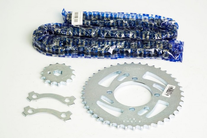 KIT CAJA CADENA - YCZ 110 4 HUECOS PASO 428 (PT42C-PD14C-428-H-124-C) NIQUELADA CASSARELLA