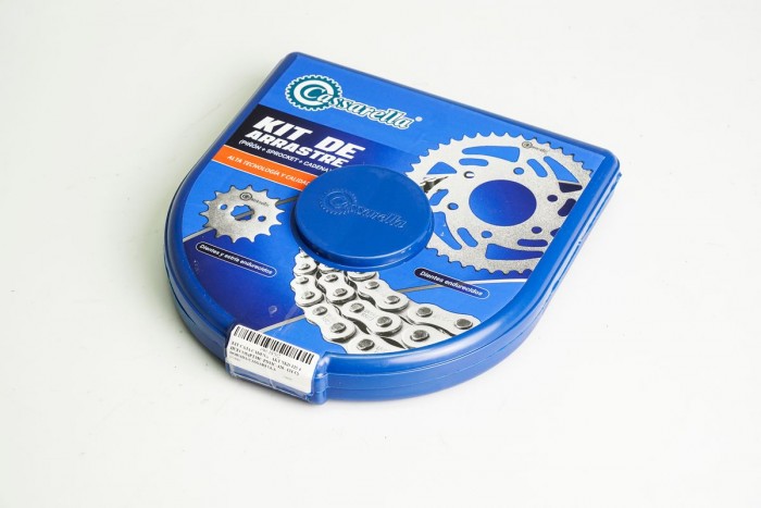 KIT CAJA CADENA - AKT NKD 125 4 HUECOS (PT39C-PD13C-428--124-C) DORADA CASSARELLA