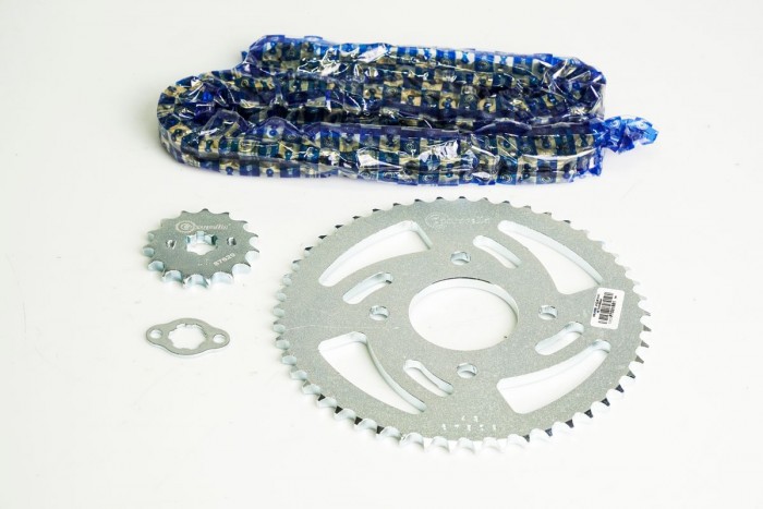 KIT CAJA CADENA - XL 185 4 HUECOS (PT49C-PD15C-428--120-C) DORADA CASSARELLA