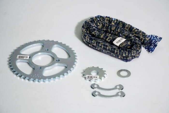 KIT CAJA CADENA - GS 125 4 HUECOS (PT45C-PD14C-428-H-124-C) DORADA CASSARELLA