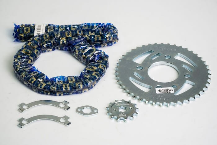 KIT CAJA CADENA - PULSAR 135 4 HUECOS (PT43C-PD13C-428-H-132-C) DORADA CASSARELLA