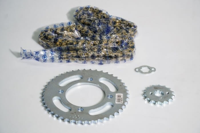 KIT CAJA CADENA - HAYATE 110 4 HUECOS (PT40C-PD14C-428-H-114-C) DORADA CASSARELLA