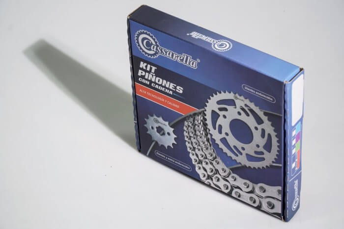 KIT CAJA CADENA - GIXXER 150 4 HUECOS (PT45C - PD15C - 428 - H -132C) NIQUELADA CASSARELLA