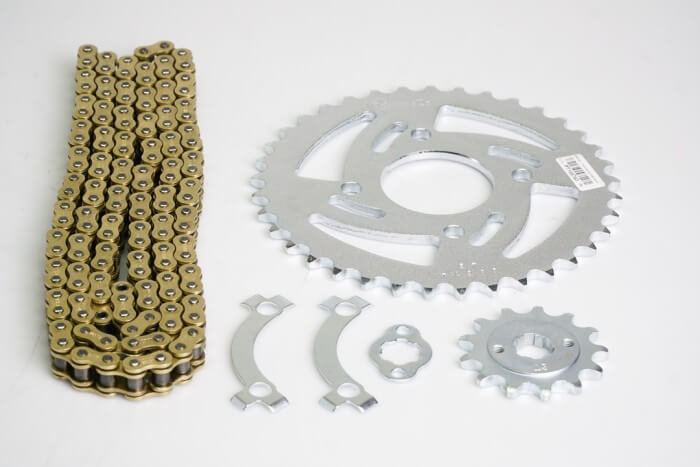 KIT CAJA CADENA - X PULSE 200 4 HUECOS (PT37C-PD13C-520-H-120-C) DORADA CASSARELLA