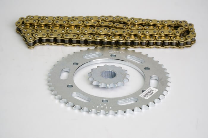 KIT CAJA CADENA - FZ 250 6 HUECOS (PT46C-PD15C-428-H-136-C) DORADA CASSARELLA