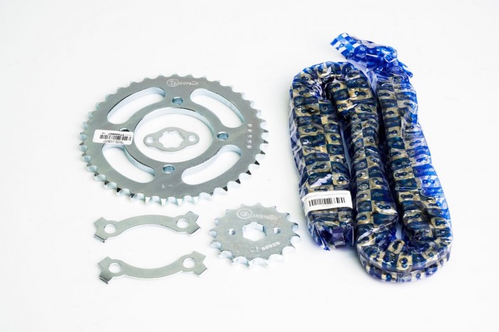 KIT CAJA CADENA - AKT NKD 125 4 HUECOS (PT37C-PD16C-428-H-120-C) DORADA SPEED CASSARELLA