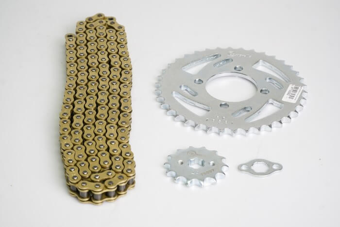 KIT CAJA CADENA - ONE 100 4 HUECOS (PT38C-PD14C-428-H-102-C) DORADA CASSARELLA