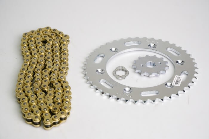 KIT CAJA CADENA - AKT TTR 125/150 6 HUECOS (PT42C-PD13C-520-H-112-C) DORADA CASSARELLA