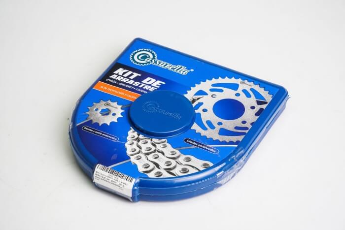 KIT CAJA CADENA - GSX S / R 150 4 HUECOS (PT45C - PD15C - 428 -H-132C)  DORADA CASSARELLA