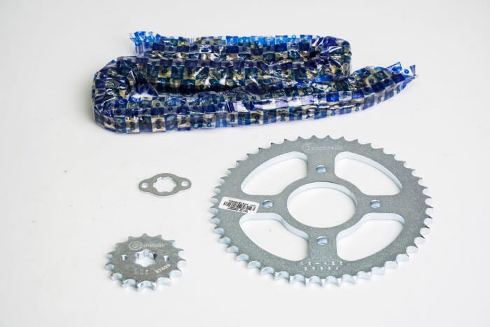 KIT CAJA CADENA - GSX S / R 150 4 HUECOS (PT45C - PD15C - 428 -H-132C)  DORADA CASSARELLA