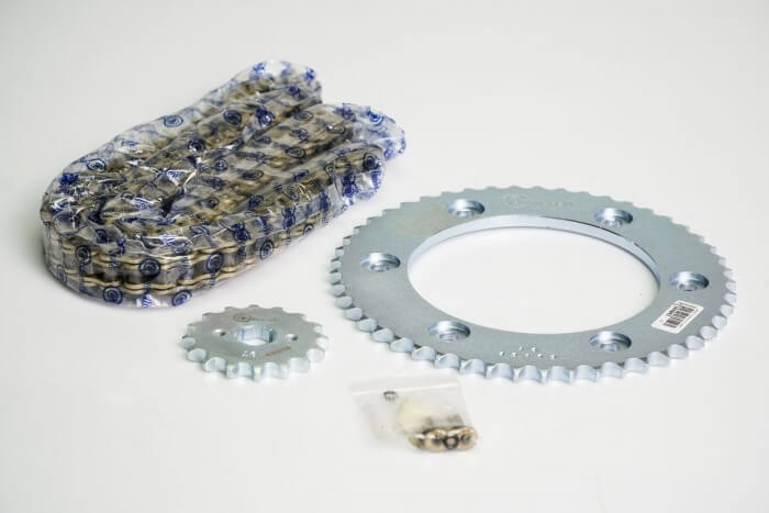 KIT CAJA CADENA - XR 150 L 6 HUECOS (PT49C-PD16C-428-H-132-C) DORADA O´RING CASSARELLA