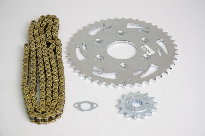 KIT CAJA CADENA - DOMINAR 250 6 HUECOS (PT45C - PD14C - 520 -H- 120C) DORADA CASSARELLA