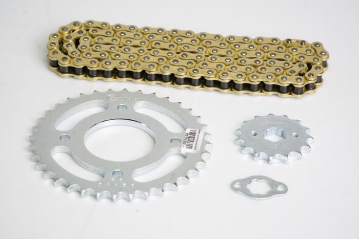 KIT CAJA CADENA - SWITCH 150 4 HUECOS (PT36C-PD15C-428-H-110-C) DORADA CASSARELLA