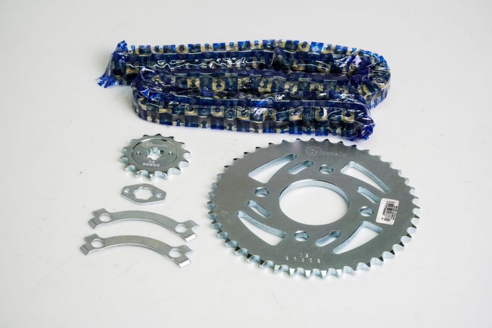 KIT CAJA CADENA - PULSAR NS 125 4 HUECOS (PT43C-PD14C-428-H-132-C) DORADA CASSARELLA