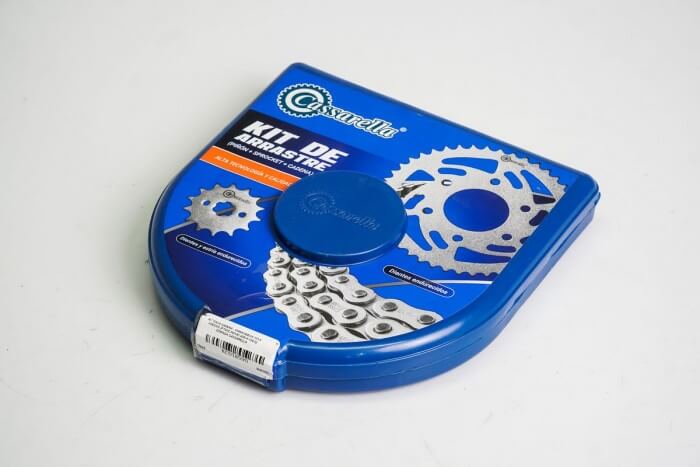 KIT CAJA CADENA - OWEN NUEVA 125 4 HUECOS (PT42C-PD15C-428-H-124-C) DORADA CASSARELLA