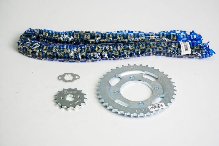 KIT CAJA CADENA - STORM 125 4 HUECOS (PT38C-PD15C-428-H-124-C) DORADA CASSARELLA