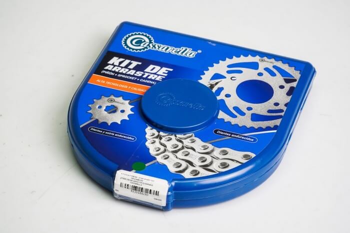 KIT CAJA CADENA - STAR SPORT TVS 100 4 HUECOS (PT40C-PD14C-428-H-110-C) DORADA CASSARELLA