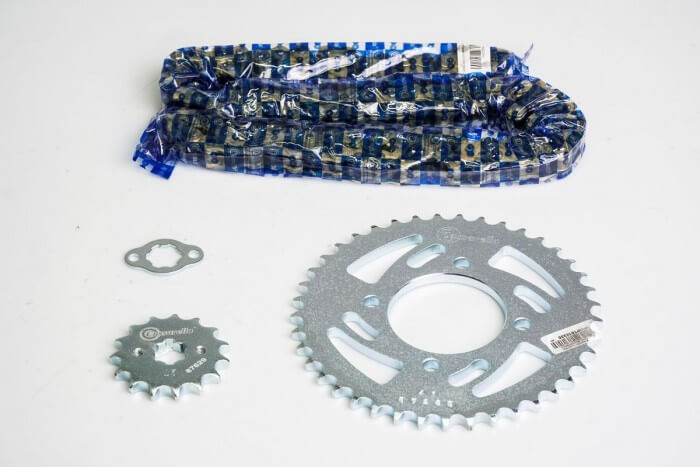 KIT CAJA CADENA - GS R 150 4 HUECOS (PT41C-PD15C-428-H-124-C) DORADA CASSARELLA