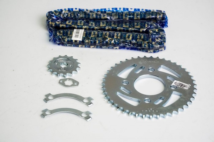 KIT CAJA CADENA - PULSAR 135 4 HUECOS (PT43C-PD15C-428-H-132-C) DORADA CASSARELLA