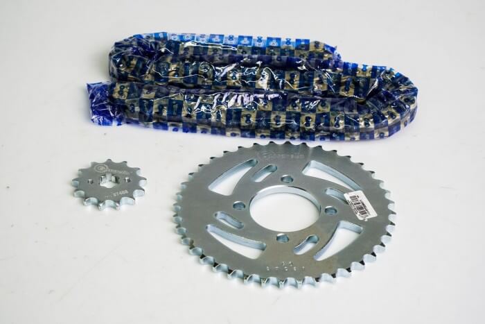 KIT CAJA CADENA - STAR SPORT TVS 100 4 HUECOS (PT40C-PD13C-428-H-110-C) DORADA CASSARELLA