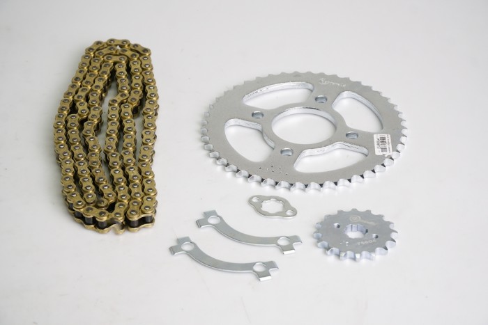 KIT ARRASTRE - AKT TTR 180 4 HUECOS (PT45C-PD16C-428-H-132-C) DORADA SPEED CASSARELLA