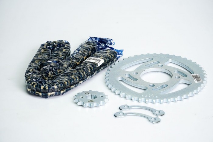 KIT ARRASTRE - AKT EVO NE 125/150 FORCE 4 HUECOS (PT45C-PD14C-428-H-132-C) DORADA CASSARELLA