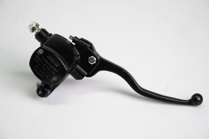 BOMBA FRENO DELANTERA CASSARELLA AKT XM180 CON MANIGUETA