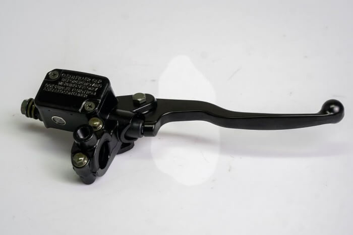 BOMBA FRENO DELANTERA CASSARELLA DISCOVER 125/135-PULSAR-180/135 DTSI/DISCOVER125/150 ST/PULSAR-220 S/NS200 CON MANIGUETA