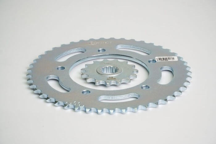 KIT PIÑONES - YZFR 600 5 HUECOS  (PT45C - PD15C PASO 520) CASSARELLA
