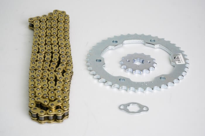 KIT ARRASTRE - FZ 2.0 FRENO DE DISCO 150 6 HUECOS (PT41C-PD14C-428--132C) DORADA CASSARELLA