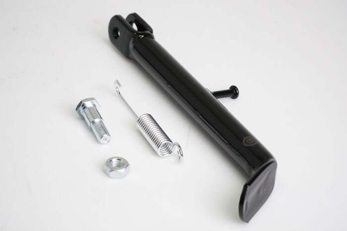 PATA LATERAL CASSARELLA AKT125 CON TORNILLO Y RESORTE