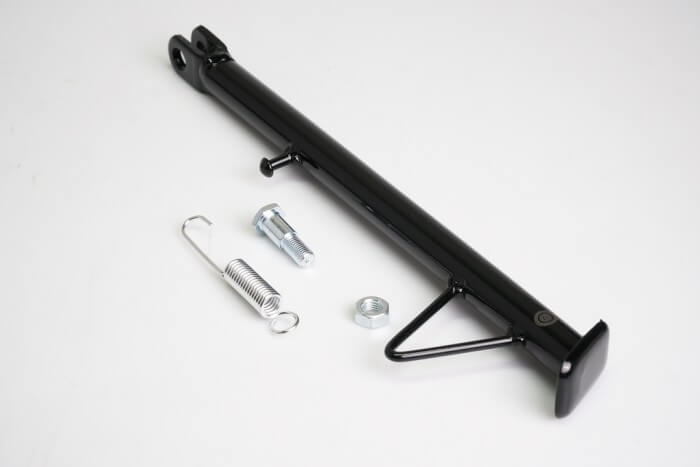 PATA LATERAL CASSARELLA AK125/150 TT CON TORNILLO Y RESORTE